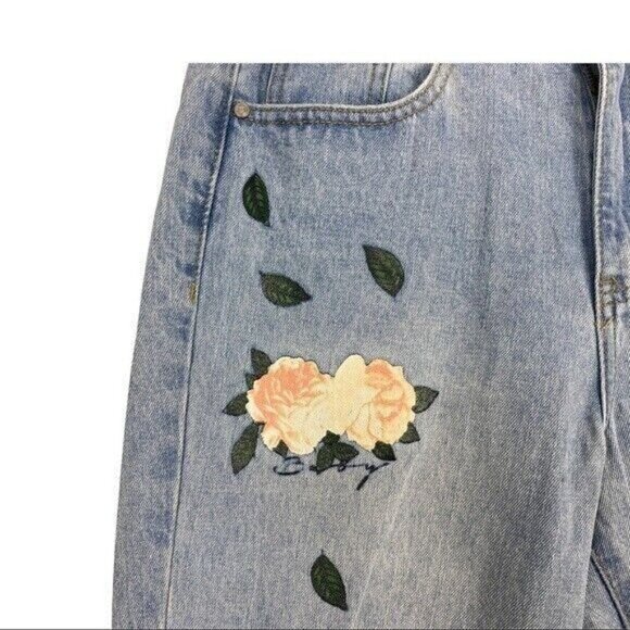 MISSGUIDED Riot Light Wash High Waist Distressed Mom Jeans Graphic Print US 6 - Picture 4 of 12